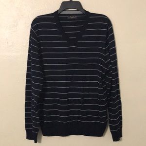 Club room sweater size L